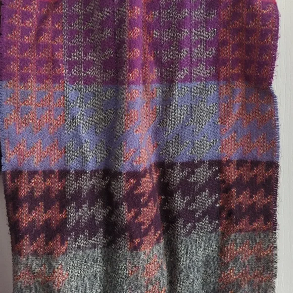 Soft Scarf - Picture 2 of 4